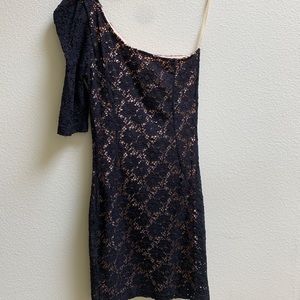 Shoulder dress